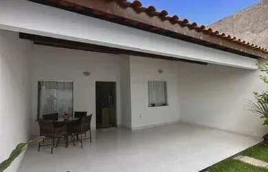 Imagem: A casa possui 2 Dormitórios, 2 Banheiros, 2 Vagas na garagem