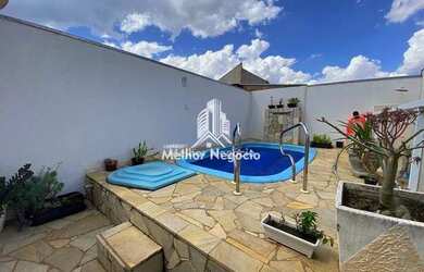 Imagem: A casa possui 2 Dormitórios, 2 Banheiros, 2 Vagas na garagem