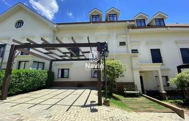 Imagem: A casa possui 4 Dormitórios, 5 Banheiros, 5 Vagas na garagem