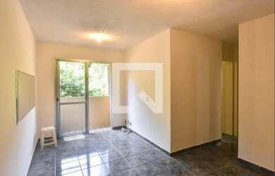 Imagem: O apartamento possui 3 Dormitórios, 1 Banheiro, 1 Vaga na garagem