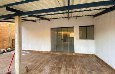 Imagem: A casa possui 2 Dormitórios, 1 Banheiro, 3 Vagas na garagem