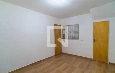 Imagem: A casa possui 1 Dormitório, 1 Banheiro, 30m² de Área e está