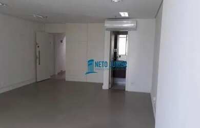 Imagem: O depósito para alugar possui 2 Vagas na garagem e 39m² de