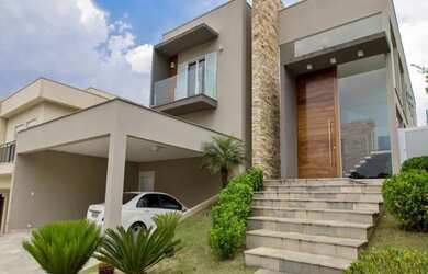 Imagem: A casa em condomínio possui 4 Dormitórios, 4 Banheiros, 4