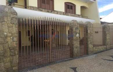 Imagem: A casa possui 4 Dormitórios, 5 Banheiros, 5 Vagas na garagem