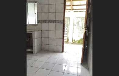 Imagem: A casa possui 2 Dormitórios, 1 Banheiro, 1 Vaga na garagem