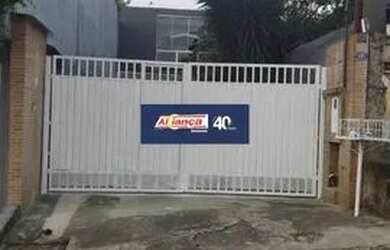 Imagem: A casa possui 4 Dormitórios, 3 Banheiros, 5 Vagas na garagem