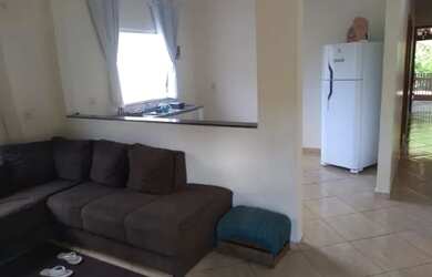 Imagem: A casa possui 3 Dormitórios, 2 Banheiros, 5 Vagas na garagem