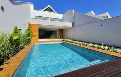 Imagem: A casa em condomínio possui 4 Dormitórios, 5 Banheiros, 2