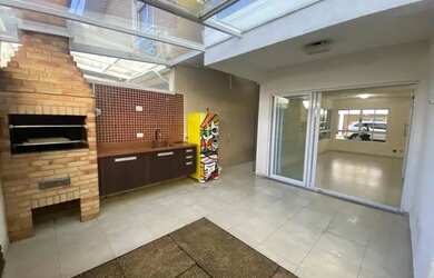 Imagem: A casa em condomínio possui 4 Dormitórios, 5 Banheiros, 3