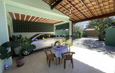 Imagem: A casa possui 3 Dormitórios, 3 Banheiros, 3 Vagas na garagem