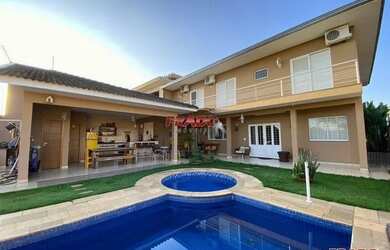 Imagem: A casa possui 2 Dormitórios, 5 Banheiros, 4 Vagas na garagem