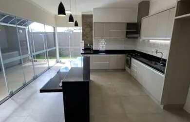 Imagem: A casa em condomínio possui 3 Dormitórios, 4 Banheiros, 4