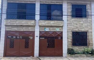 Imagem: A casa possui 5 Dormitórios, 5 Banheiros, 2 Vagas na garagem