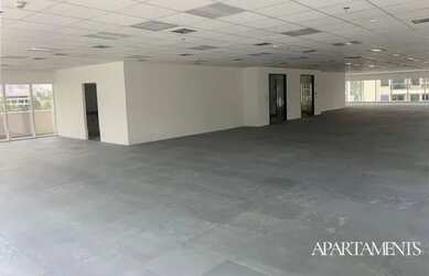 Imagem: O depósito possui 5 Vagas na garagem, 300m² de Área e está