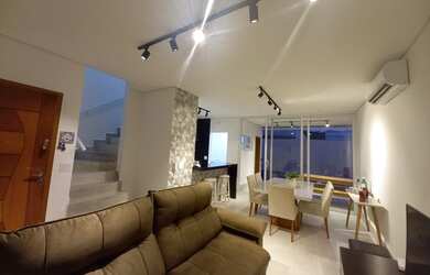 Imagem: A casa em condomínio possui 3 Dormitórios, 4 Banheiros, 2