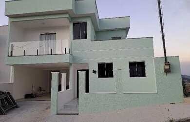 Imagem: A casa em condomínio possui 3 Dormitórios, 2 Banheiros, 1