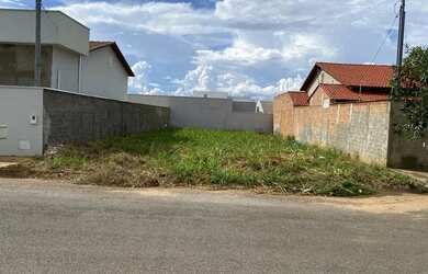 Imagem: O terreno possui 360m² de Área e está localizado em Goianésia