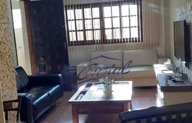 Imagem: A casa possui 3 Dormitórios, 4 Banheiros, 3 Vagas na garagem