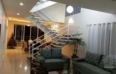 Imagem: A casa em condomínio possui 4 Dormitórios, 3 Banheiros, 4