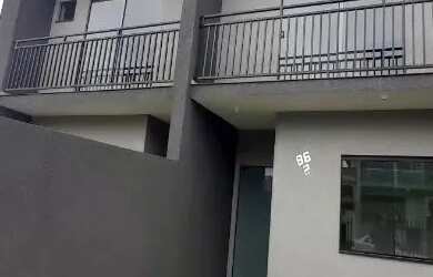 Imagem: A casa possui 3 Dormitórios, 1 Banheiro, 1 Vaga na garagem