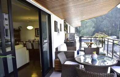 Imagem: O apartamento possui 4 Dormitórios, 2 Banheiros, 3 Vagas na