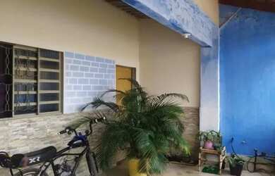 Imagem: A casa possui 2 Dormitórios, 1 Banheiro, 1 Vaga na garagem