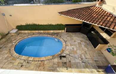 Imagem: A casa em condomínio possui 4 Dormitórios, 5 Banheiros, 4