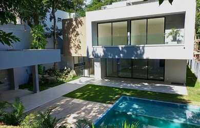 Imagem: A casa em condomínio possui 5 Dormitórios, 5 Banheiros, 3