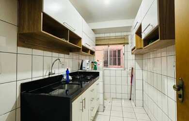 Imagem: O apartamento possui 2 Dormitórios, 1 Banheiro, 1 Vaga na garagem