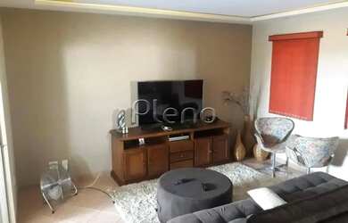 Imagem: A casa possui 4 Dormitórios, 3 Banheiros, 4 Vagas na garagem