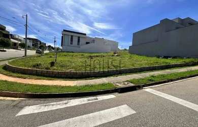 Imagem: O terreno possui 378m² de Área, Imóvel novo e está localizado