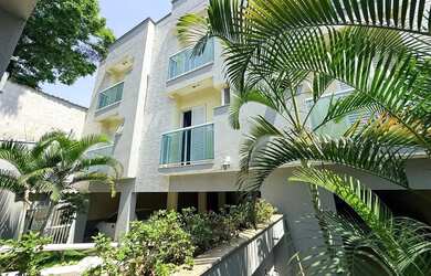 Imagem: O apartamento possui 2 Dormitórios, 1 Banheiro, 2 Vagas na