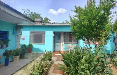 Imagem: A casa possui 4 Dormitórios, 3 Banheiros, 3 Vagas na garagem