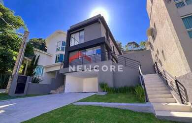 Imagem: A casa em condomínio possui 4 Dormitórios, 5 Banheiros, 4