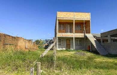 Imagem: A casa possui 4 Dormitórios, 2 Banheiros e 120m² de Área