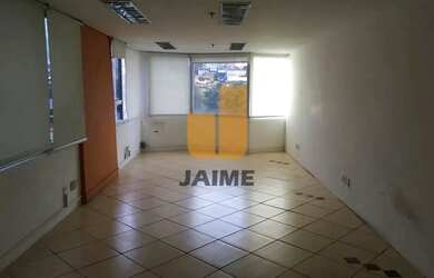 Imagem: O depósito possui 1 Vaga na garagem, 65m² de Área e está