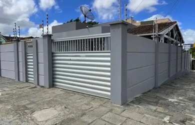 Imagem: A casa possui 4 Dormitórios, 3 Banheiros e Imóvel novo e está