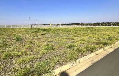 Imagem: O terreno possui 242m² de Área e está localizado em Eplenum