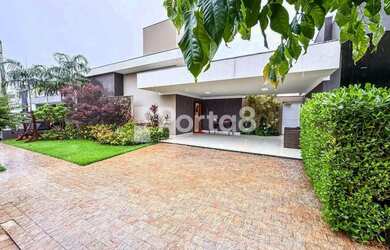 Imagem: A casa em condomínio possui 3 Dormitórios, 4 Banheiros, 2