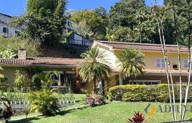 Imagem: A casa possui 5 Dormitórios, 4 Banheiros, 3 Vagas na garagem