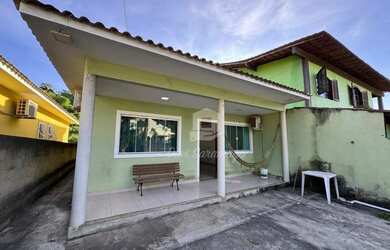 Imagem: A casa possui 2 Dormitórios, 2 Banheiros, 2 Vagas na garagem