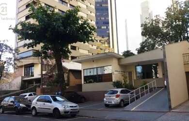 Imagem: O depósito possui 4 Vagas na garagem, 90m² de Área e está