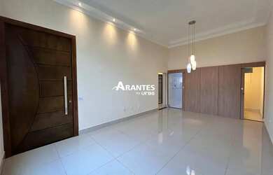 Imagem: A casa possui 3 Dormitórios, 4 Banheiros, 2 Vagas na garagem