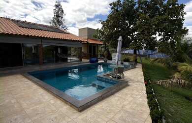 Imagem: A chácara possui 1800m² de Área e está localizado em Bela