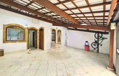 Imagem: A casa possui 4 Dormitórios, 4 Banheiros, 2 Vagas na garagem