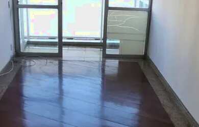 Imagem: O apartamento possui 1 Dormitório, 1 Banheiro, 1 Vaga na garagem