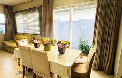 Imagem: A casa em condomínio possui 3 Dormitórios, 1 Banheiro, 2 Vagas