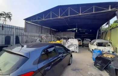 Imagem: O depósito possui 2 Vagas na garagem, 239m² de Área e está