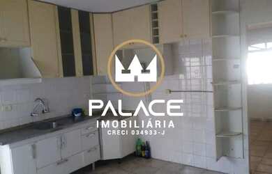 Imagem: A casa possui 2 Dormitórios, 1 Banheiro, 2 Vagas na garagem